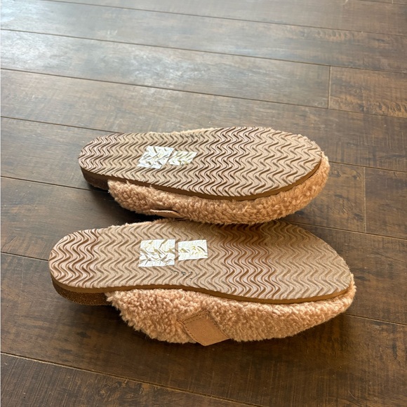 J Crew Sherpa Buckle clog slippers - Picture 12 of 13